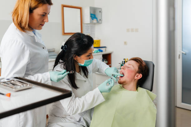 Best Emergency Tooth Extraction in Island Lake, IL